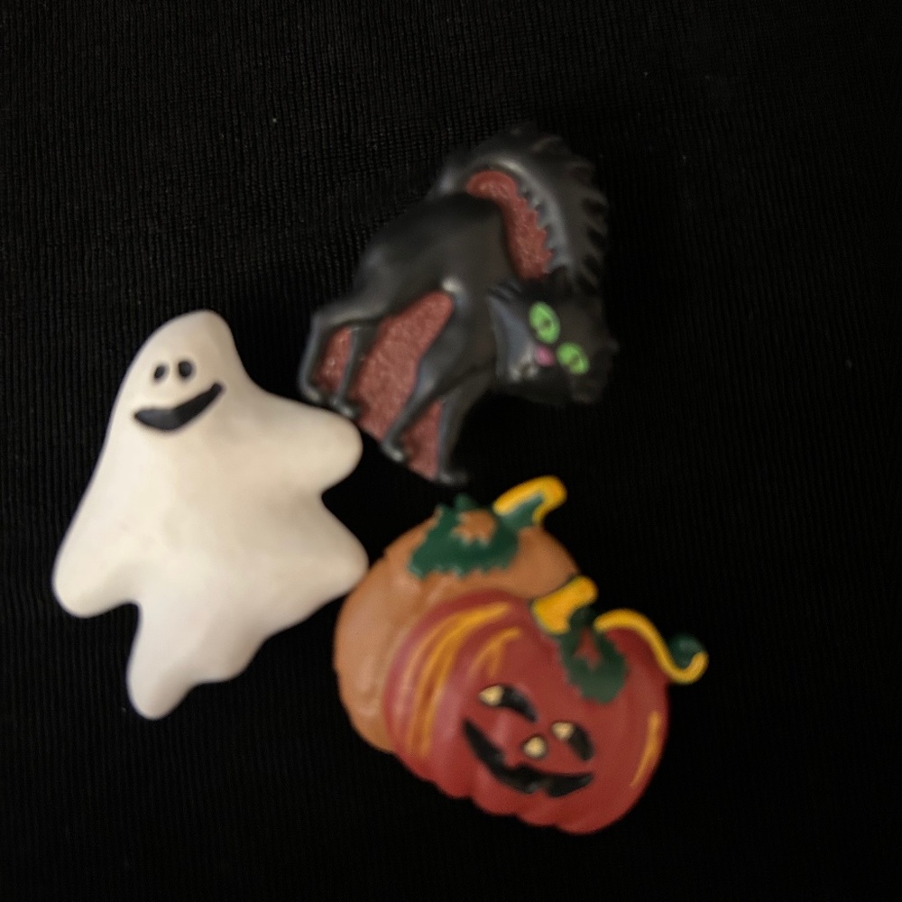 Halloween vintage button covers.